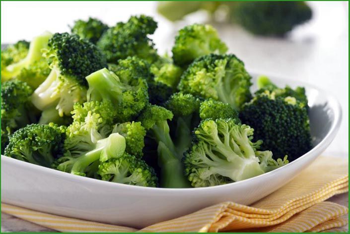 alimente bogate in calciu-broccoli
