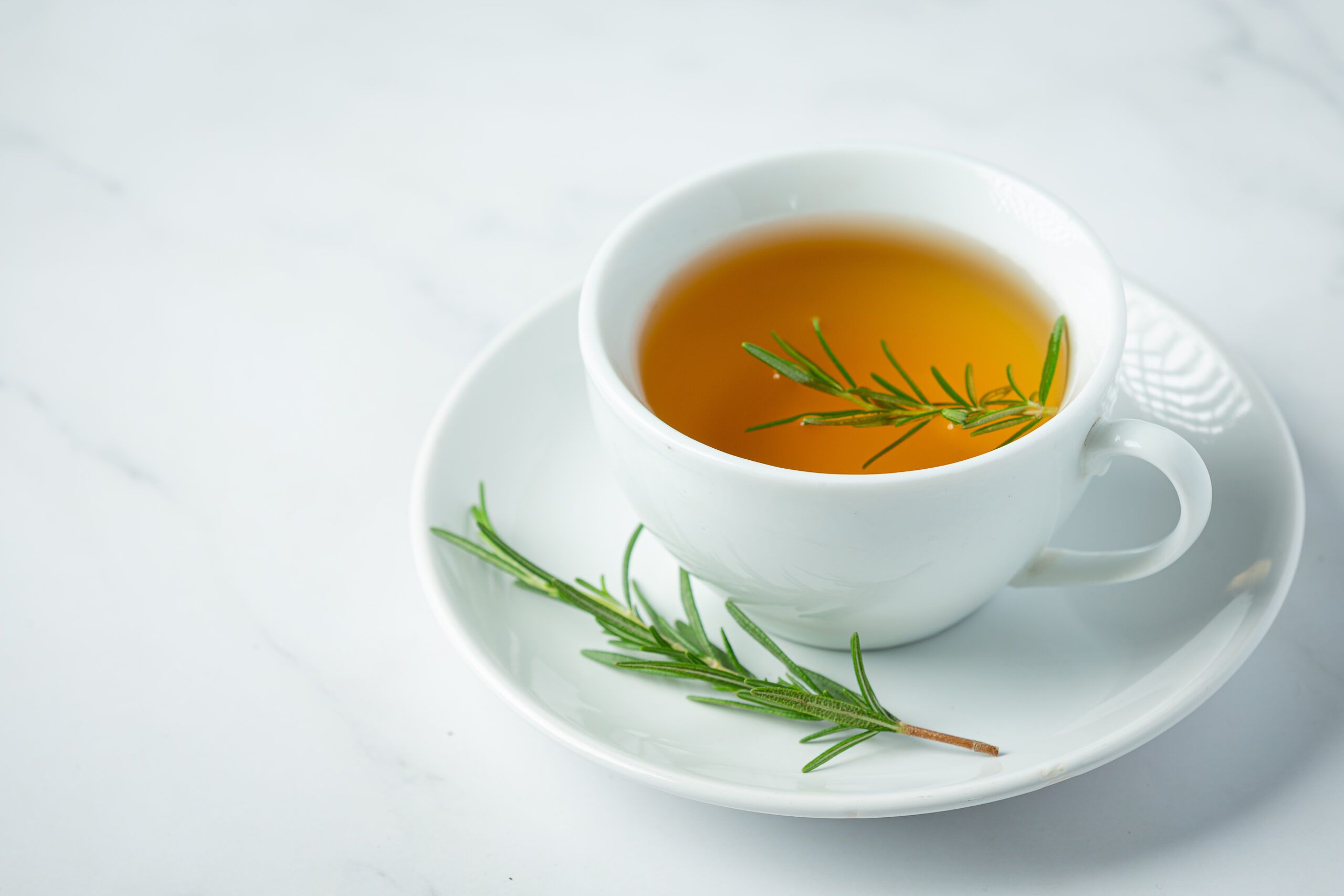 6 beneficii si utilizari ale ceaiului de rozmarin 1