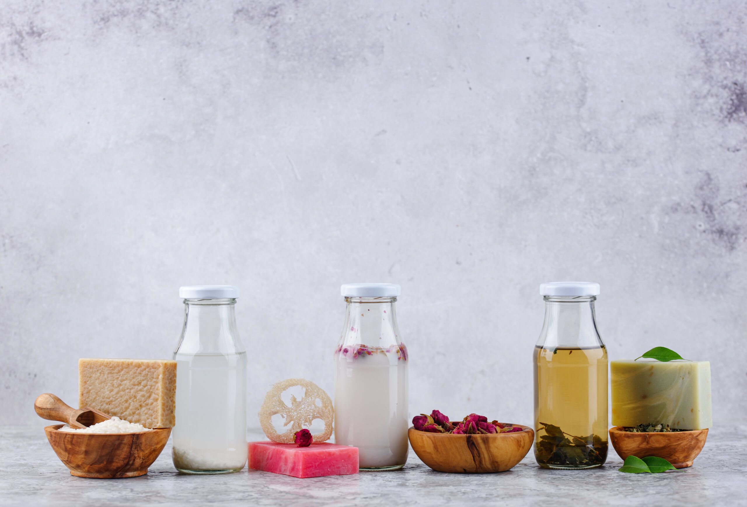 Apa de orez pentru piele si par: raspunsul la problemele cosmetice