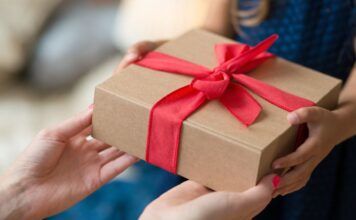 Cadouri pentru copii: cateva sfaturi despre cum sa alegeti un cadou potrivit pentru un copil