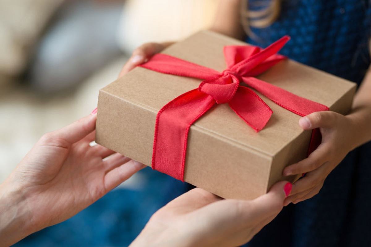 Cadouri pentru copii: cateva sfaturi despre cum sa alegeti un cadou potrivit pentru un copil