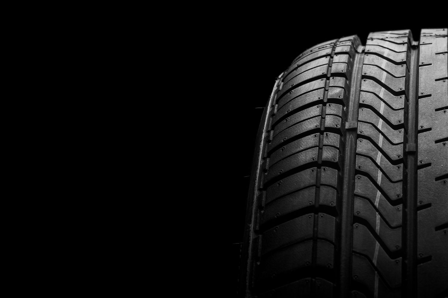 Care sunt caracteristicile anvelopelor?