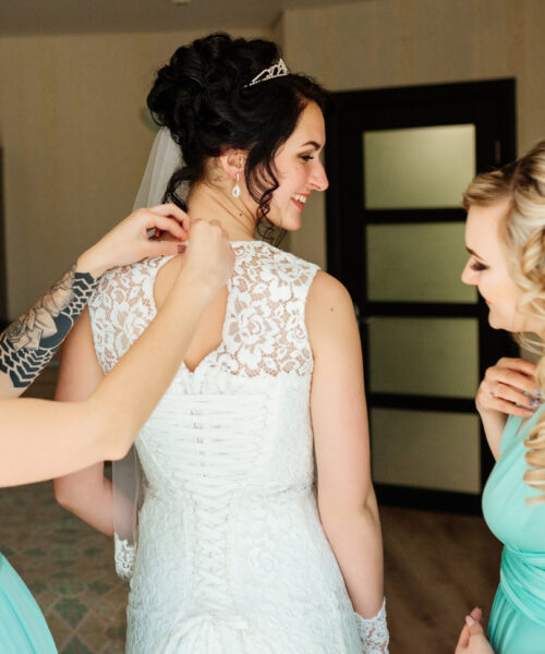 Cum sa te imbraci pentru o nunta: toate trucurile pentru un invitat perfect