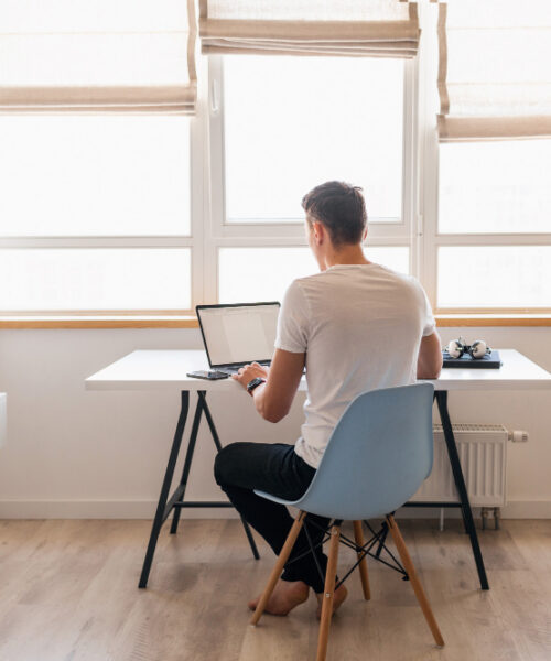 Statul pe scaun ore la rand este daunator pentru intregul corp