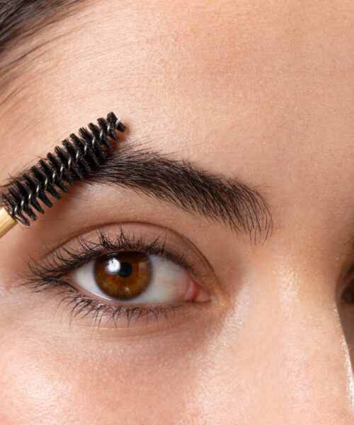 Gene și sprâncene de invidiat: Top 5 tratamente naturale pentru o creștere sănătoasă și plină de farmec