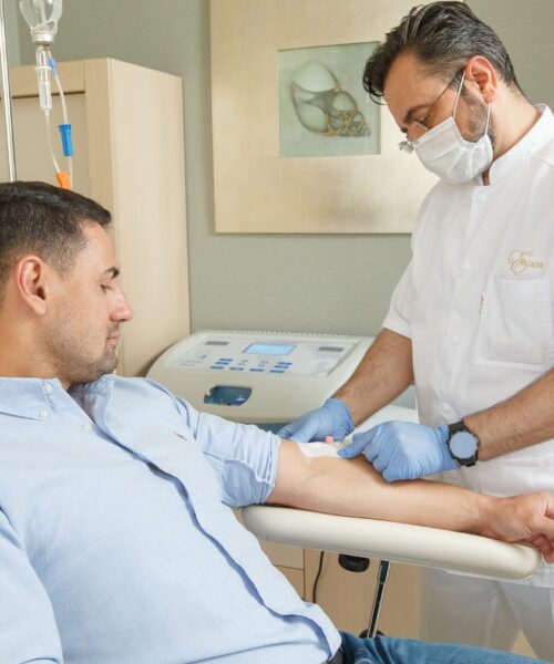 Din ce motive ar fi recomandată vitamina C injectabilă și cine ar putea beneficia de acest tratament?