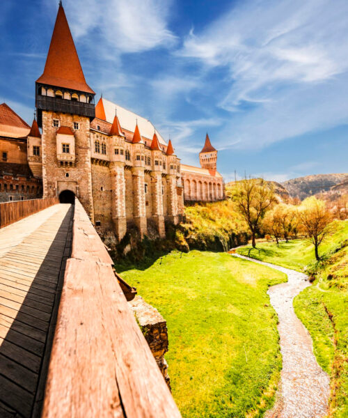 Descoperă Frumusețea și Istoria: Cele Mai Frumoase Castele din România