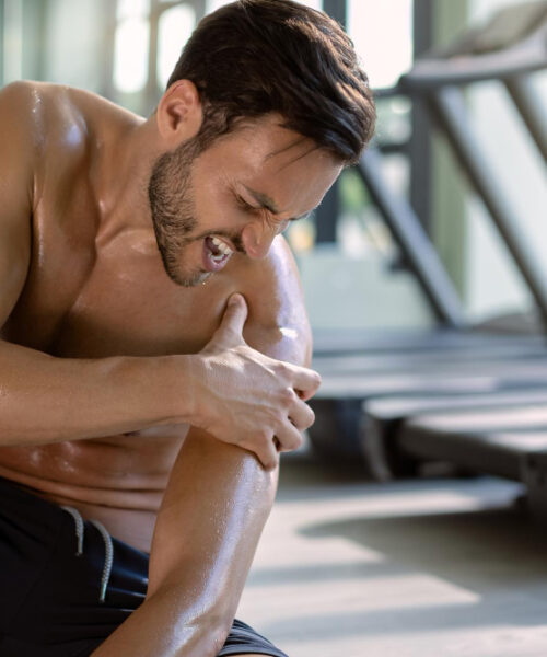 3 activități realizate incorect ce ne pot genera dureri de umeri