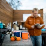 Pot integra un grătar sau o zonă de gătit lângă chiuveta exterioară