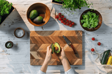 Eleganță naturală: Cum să alegi platourile din lemn perfecte pentru servirea aperitivelor