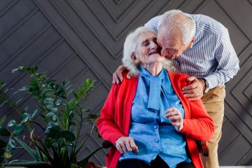 Ce impact are un cadru familial și empatic asupra recuperării și stării de spirit a vârstnicilor?