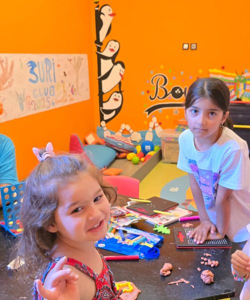 Ce activități găsesc copiii de 7–9 ani în programul SuriClub?