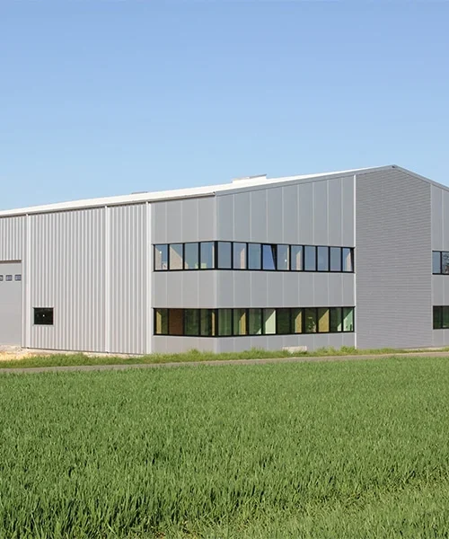 Partenerul tău de încredere în materiale pentru construcții, profile trapez, panouri termoizolante și uși industrial