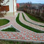 Pavaje curte ieftine în 2026: cum îți amenajezi curtea fără să-ți golești bugetul (fără să arate „low-cost”)