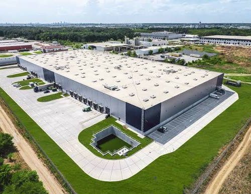 De ce contează etanșarea unei uși industriale